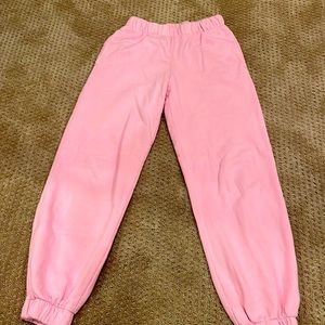 I’m selling these RARE brandy mellville sweatpants in the color bubble gum!!